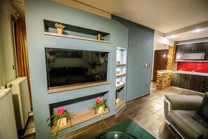 Smart TV, offices, computer monitors - One of a kind LUXURY Apartment in City Center Near HELEXPO (Thessaloniki)