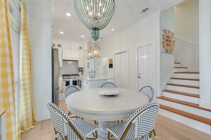 Dining - Making Memories- 4 Bikes- Just Renovated! (Santa Rosa Beach)