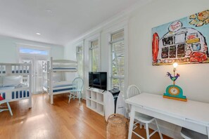 4 bedrooms, iron/ironing board, free WiFi, bed sheets - Making Memories- 4 Bikes- Just Renovated! (Santa Rosa Beach)