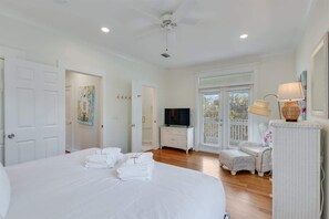 4 bedrooms, iron/ironing board, free WiFi, bed sheets - Making Memories- Spacious Retreat with 4 Bikes (Santa Rosa Beach)