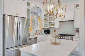 Fridge, microwave, oven, stovetop - Making Memories- 4 Bikes- Just Renovated! (Santa Rosa Beach)