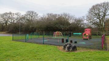 Tempat bermain anak - outdoor