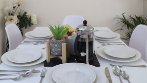 Breakfast area - Astley House 3 bed spacious home (Leicester)
