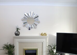 Fireplace - Astley House 3 bed spacious home (Leicester)