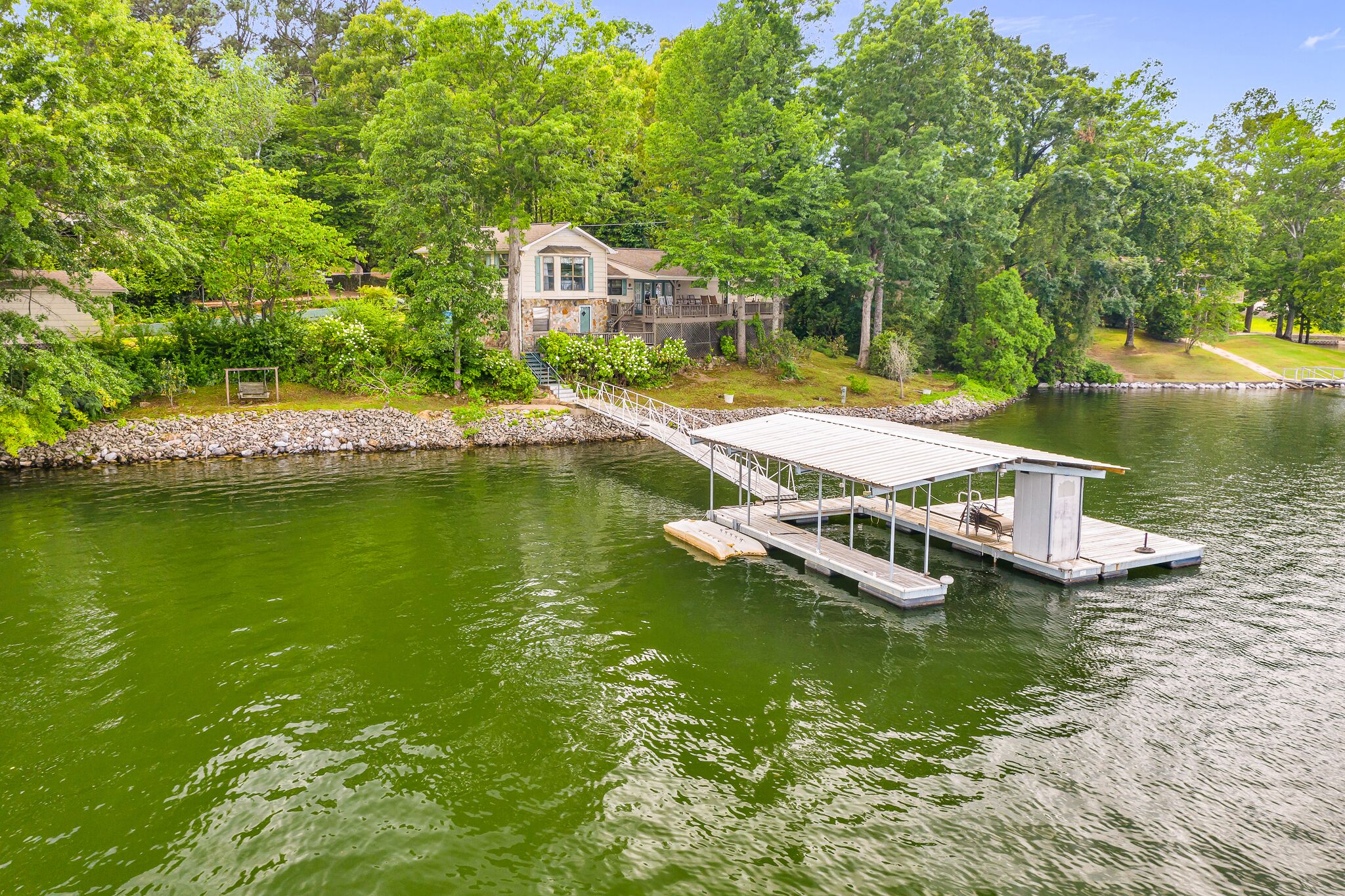 "NANA'S LAKEHOUSE" - Private dock with Jet-ski port! Easy walk to the water!