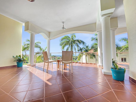 2 habitaciones, camas con efecto memoria y minibar