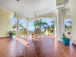 2 dormitorios, colchones viscoelásticos, minibar y caja fuerte