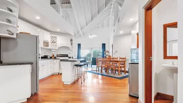 Panoramic Penthouse (Penthouse XT 2) | Memory foam beds, minibar, in-room safe, individually decorated