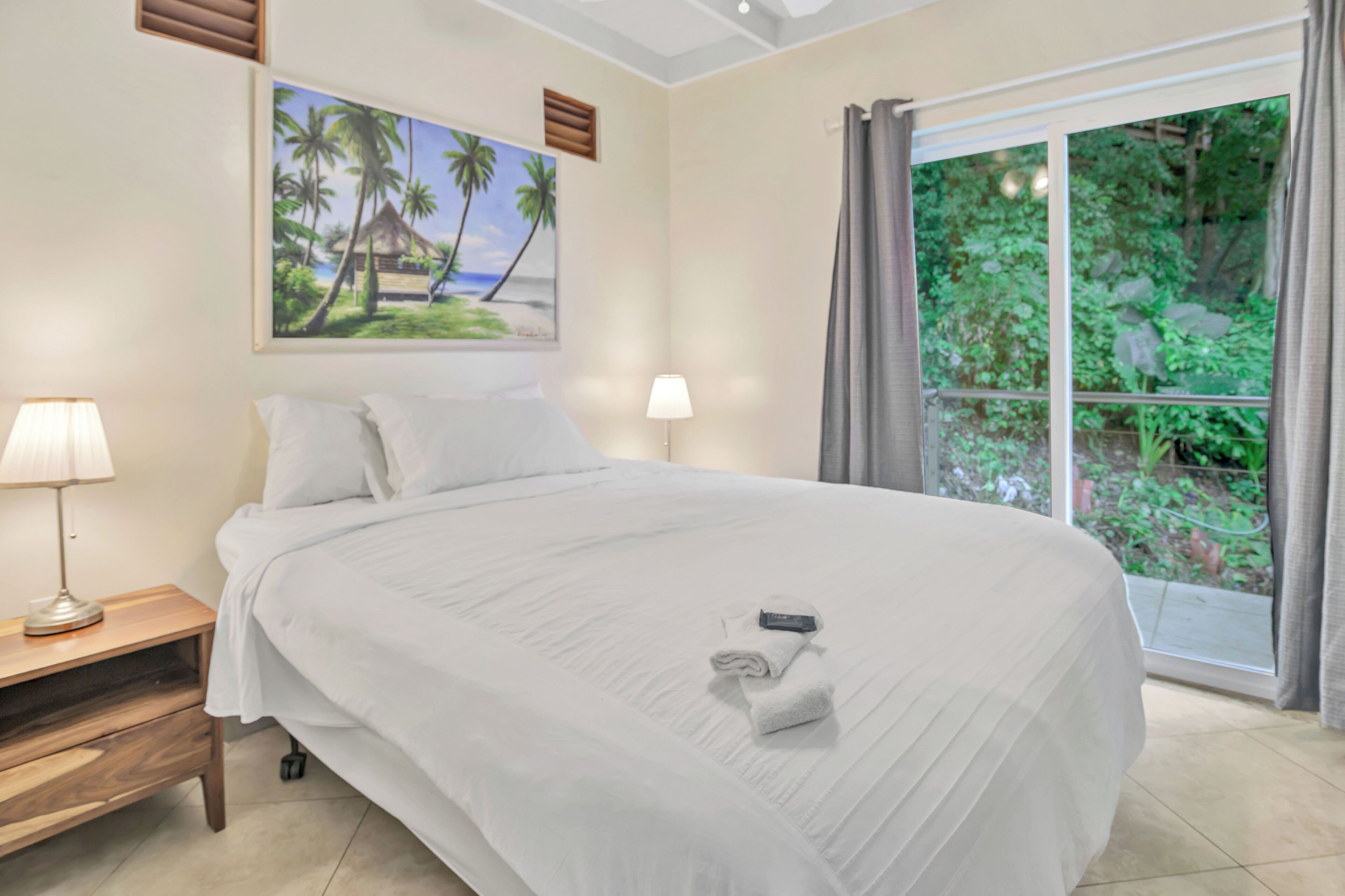 Premier Condo, 1 Bedroom, Ocean View (Crystal) | Memory foam beds, minibar, in-room safe, individually decorated