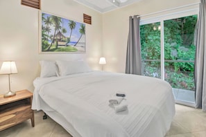 Premier-Apartment, 1 Schlafzimmer, Meerblick (Crystal) | Betten mit Memory-Foam-Matratzen, Minibar, Zimmersafe