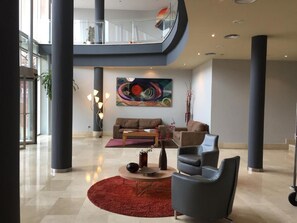 Lobby sitting area - Hotel Arha Mar Comillas (Comillas)