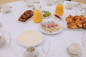 Kontinental frokost hver dag (EUR 13 per person)