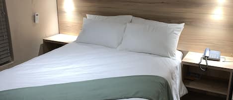 Minibar, free WiFi, bed sheets