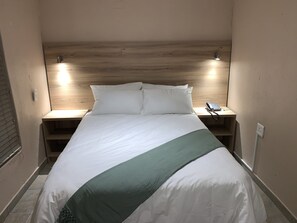 Minibar, free WiFi, bed sheets