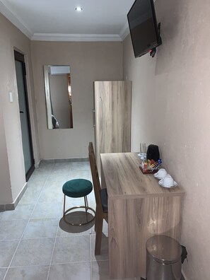 Minibar, free WiFi, bed sheets