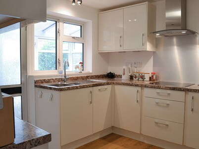 3 bedroom accommodation in Topsham