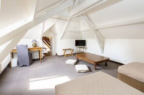 Family Suite | 1 bedroom, desk, laptop workspace, soundproofing