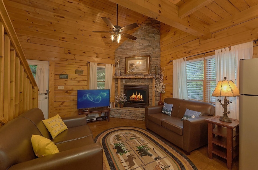 Cozy Cabin, Perfect For A Honeymoon Or An Adventure-filled Family Getaway! - Gatlinburg, TN