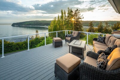 Amazing Sunset/Whale/Water Views/2 Fire Pits/AC/Lots of Games and more!