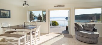 Amazing Sunset/Whale/Water Views/2 Fire Pits/AC/Lots of Games and more!