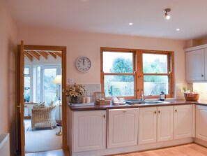 Lava-louças, cadeirão de bebê