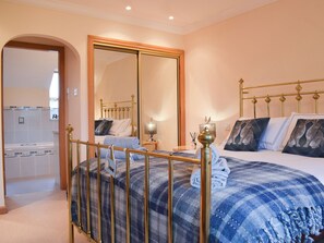 3 quartos, Wi-Fi de cortesia, roupa de cama