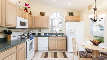 House, Multiple Beds, Private Pool, Pool View | Private kitchen | Fridge, microwave, stovetop, dishwasher