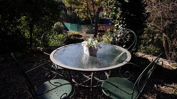 Room, 1 Bedroom, Smoking, Private Pool | Outdoor dining