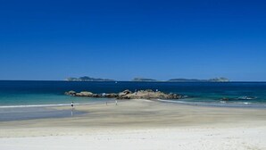 Unclassified image, 2 of 21, button - Piso Enfrente A La Playa De Samil 55 2 I (Vigo)