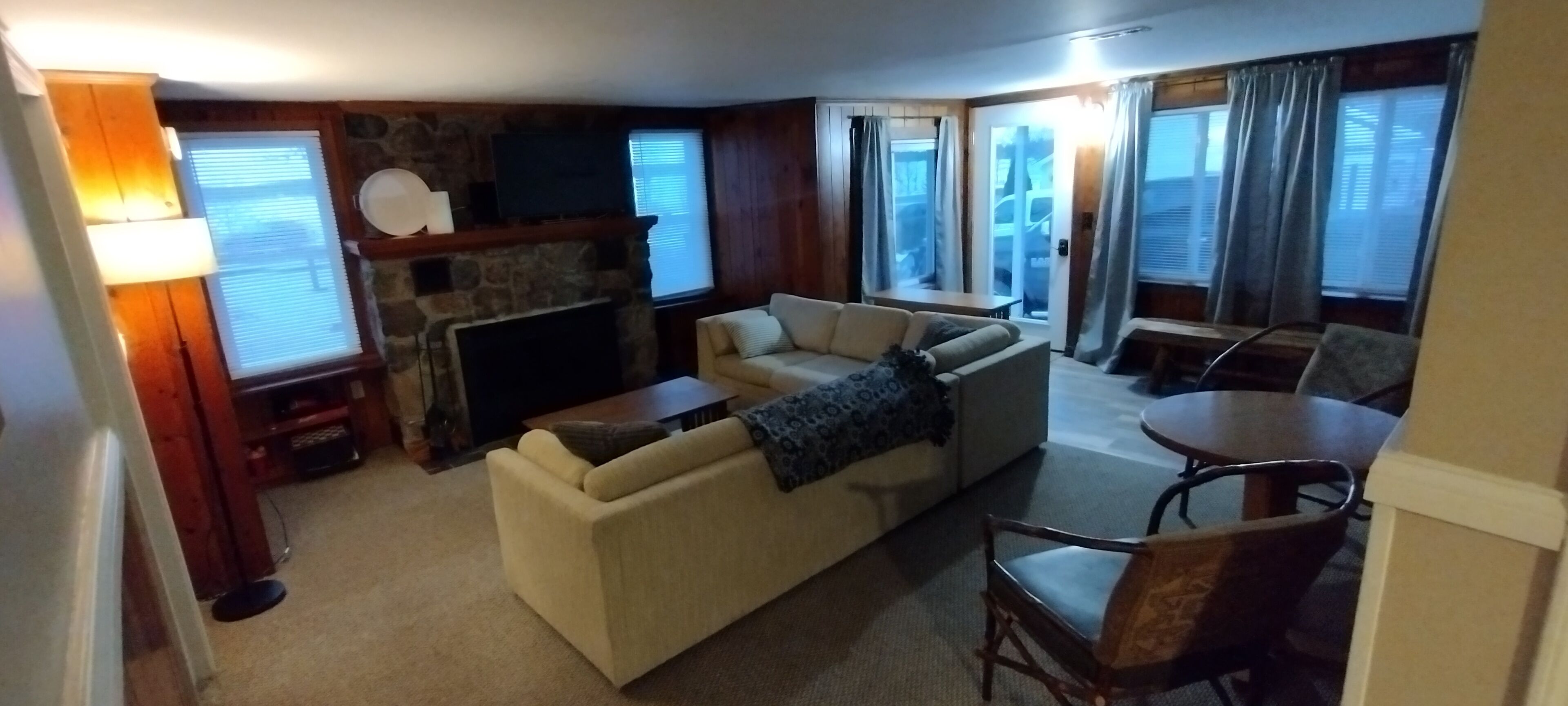 Smart TV, fireplace