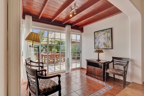 Villa, 3 habitaciones, fumadores, balcón | Interior