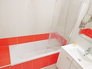 Chalet, 2 camere da letto, fumatori, terrazzo | Bagno | Asciugacapelli, asciugamani