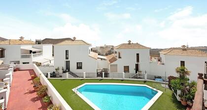 Well Maintained House in Chayofa With Pool