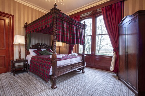 Newton Manor House -7 Bedroom House