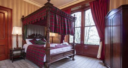 Newton Manor House -7 Bedroom House