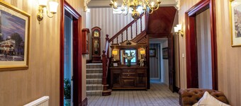 Newton Manor House -7 Bedroom House