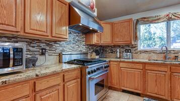 獨棟房屋, 3 間臥室 | 私人廚房 | 電冰箱、微波爐、烤箱、洗碗機