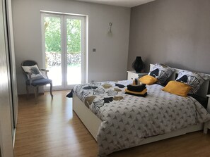 3 chambres, bureau, fer et planche Ă repasser, Wi-Fi gratuit