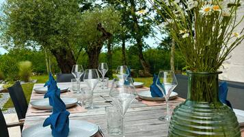 屋外ダイニングエリア