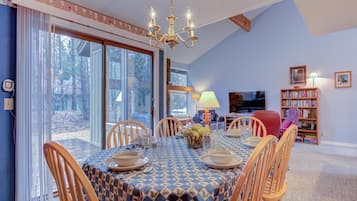 Condo, Multiple Beds (Quelah Condo - Unit 11) | Dining