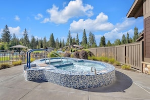 Condo, Multiple Beds (Quelah Condo - Unit 11) | Outdoor spa tub