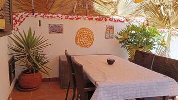 House, 2 Bedrooms, Patio | Outdoor dining