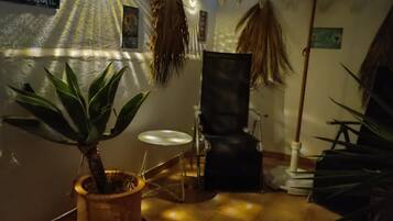 House, 2 Bedrooms, Patio | Living room