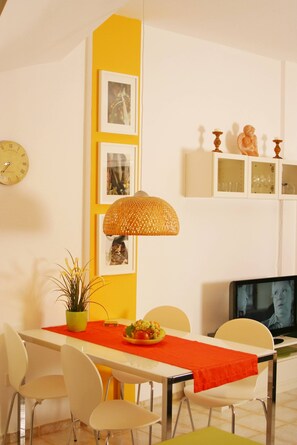 House, 2 Bedrooms, Patio | Dining