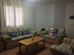 Living area - In the Center Next to the Slopes Parking Space and Wifi (Monachil)