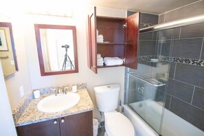 Bathroom - Brief Homes - Oakland Park Victor 2 Bedroom #4 (Oakland Park)