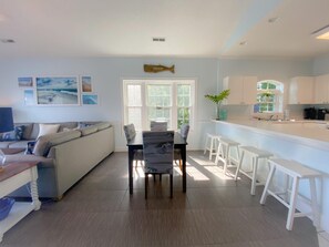 Condo, 2 Bedrooms | Dining