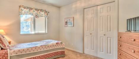 House, 2 Queen Beds (Ollalie - Unit 7) | 3 bedrooms, WiFi (free), bed sheets