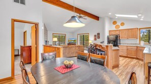 Huis, meerdere bedden (Red Alder - Unit 1) | Dineren