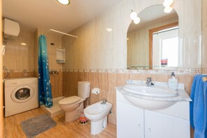 Bathroom shower - 2B Apartment In Gran Canaria Faycan (Santa Lucia)